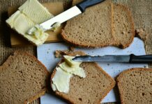 Czym smarować klatkę piersiową przy kaszlu? Czym smarować klatkę piersiową przy kaszlu?