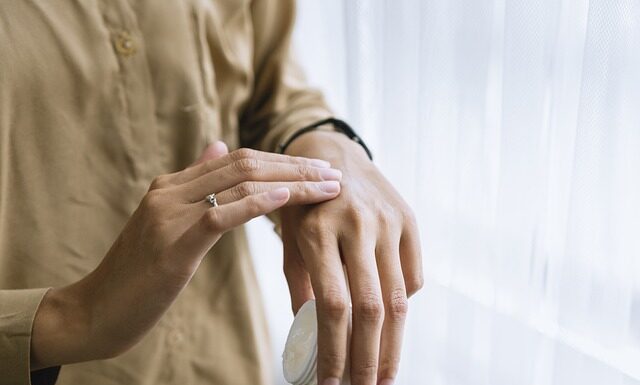 Co powinien zawierać dobry krem pod oczy? Co powinien zawierać dobry krem pod oczy?