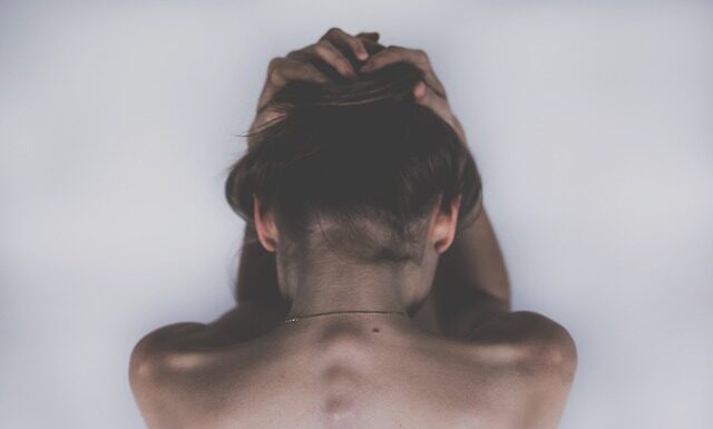 Do którego wieku można wyprostować kręgosłup?