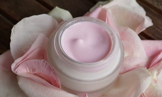 Czym się różni serum od kremu pod oczy? Czym się różni serum od kremu pod oczy?