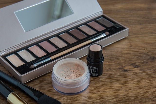 Czy można nałożyć korektor na całą twarz? Czy można nałożyć korektor na całą twarz?